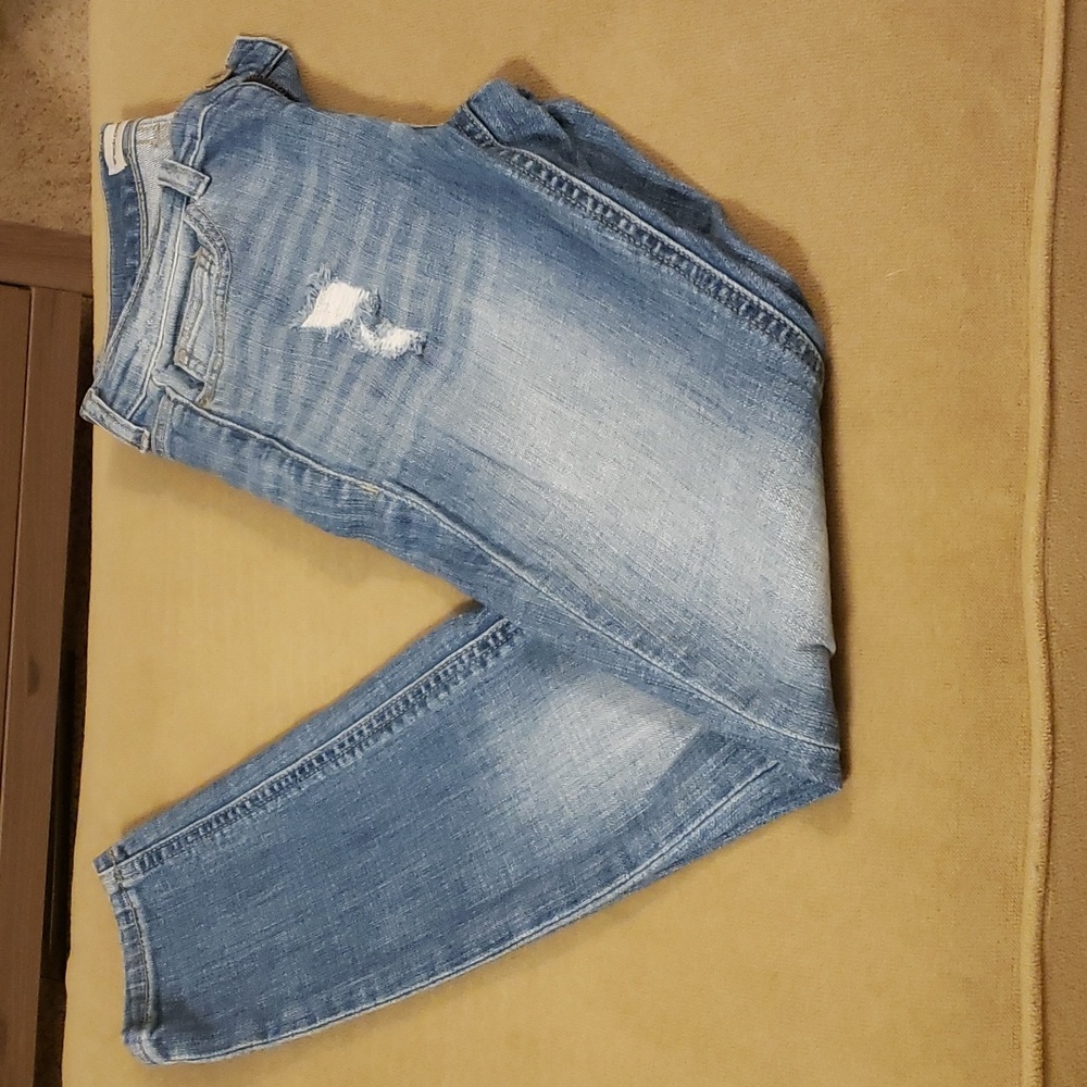 Sneak Peek Boyfriend Jeans – Size 25 – Distressed Light/Medium Wash Fall Denim